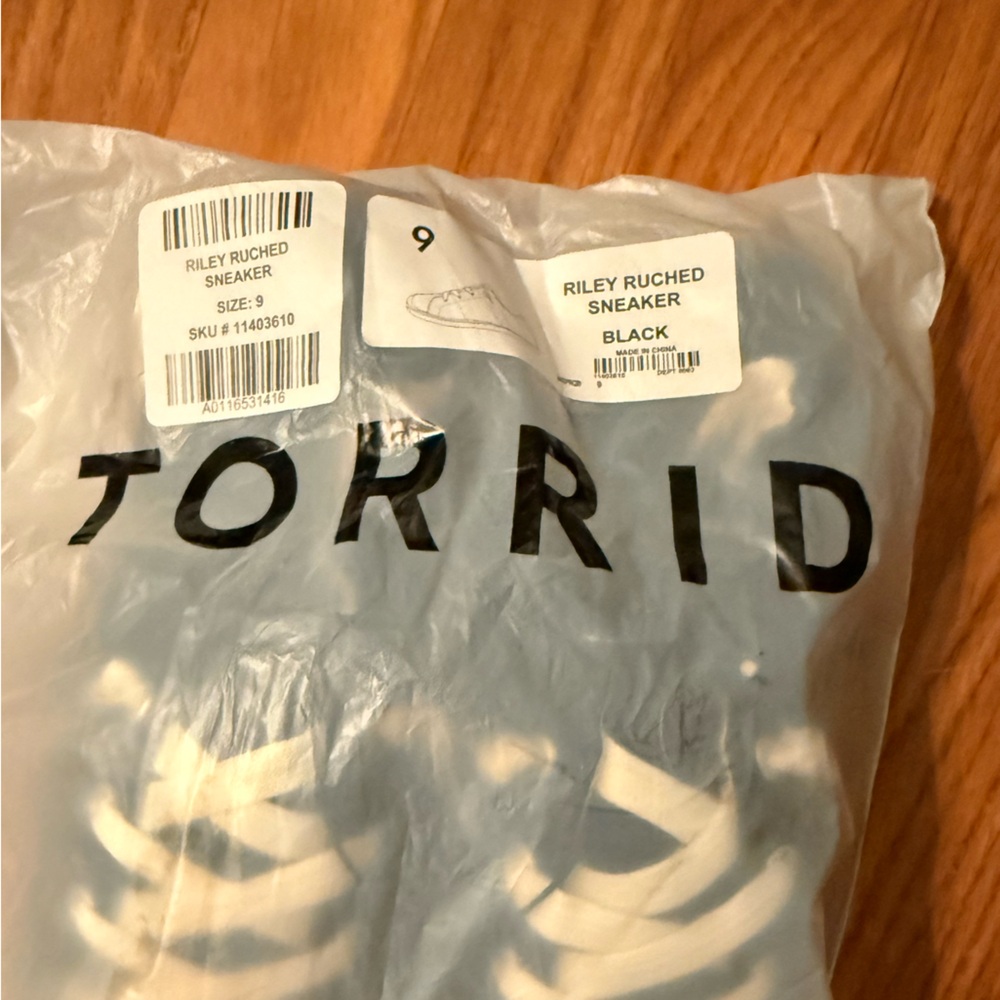Torrid Black Riley Ruched Back Slip On - Picture 3 of 3